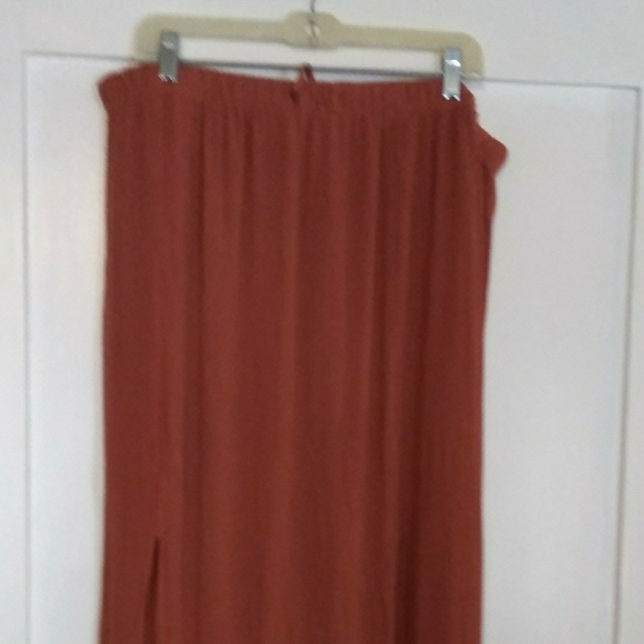 F21 rayon skirt with front slits - Picture 4 of 6
